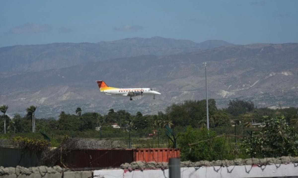 Estados Unidos extiende prohibición de vuelos comerciales a la capital de Haití por violencia de pandillas