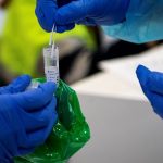 Laboratorios y farmacias alegan lucha desigual frente a aseguradoras