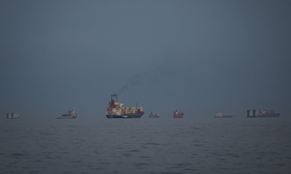 Unos 40 países trabajarán con organismo vinculado a la ONU para liberar 2,000 buques atrapados en Ormuz