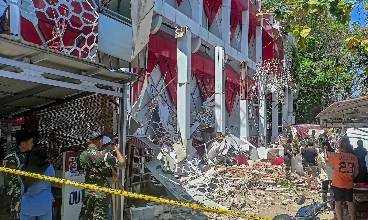 Impactantes imágenes del terremoto de 7.4 en Indonesia