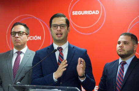 Figuras del PPD presentan querella a nivel federal contra Elmer Román