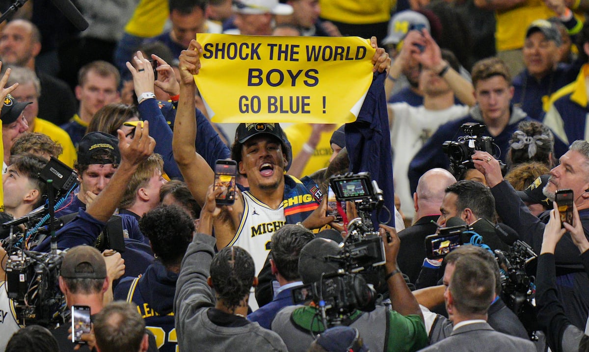 Con sello dominicano y boricua, Michigan vuelve a ser campeón colegial desde 1989