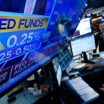 Los precios de las acciones en Wall Street vuelven a caer al asomarse otro aumento en las tasas de interés