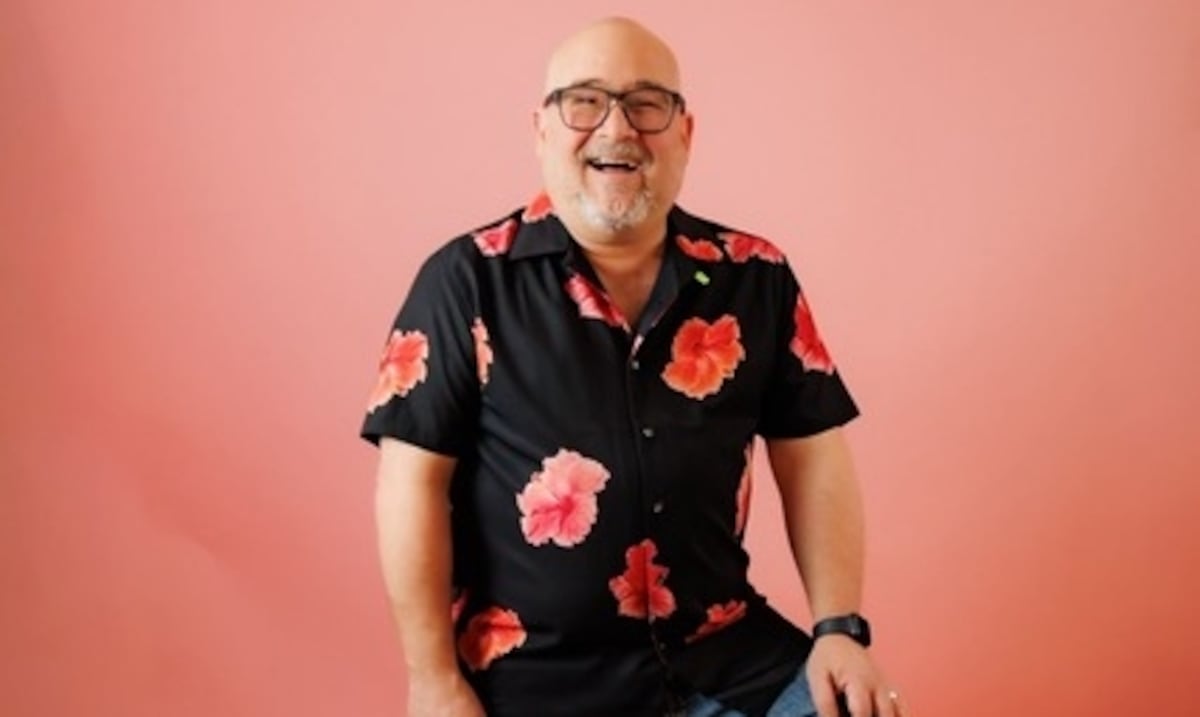 Héctor Méndez regresa a la isla “sin filtro y sin frenos” con su nuevo “stand-up comedy”