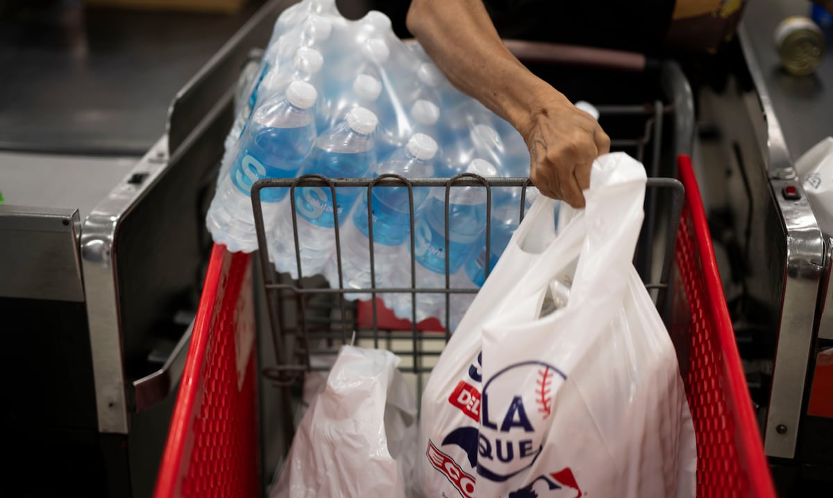 Proponen un crédito contributivo a comercios por eliminar el uso de plásticos de todo uso