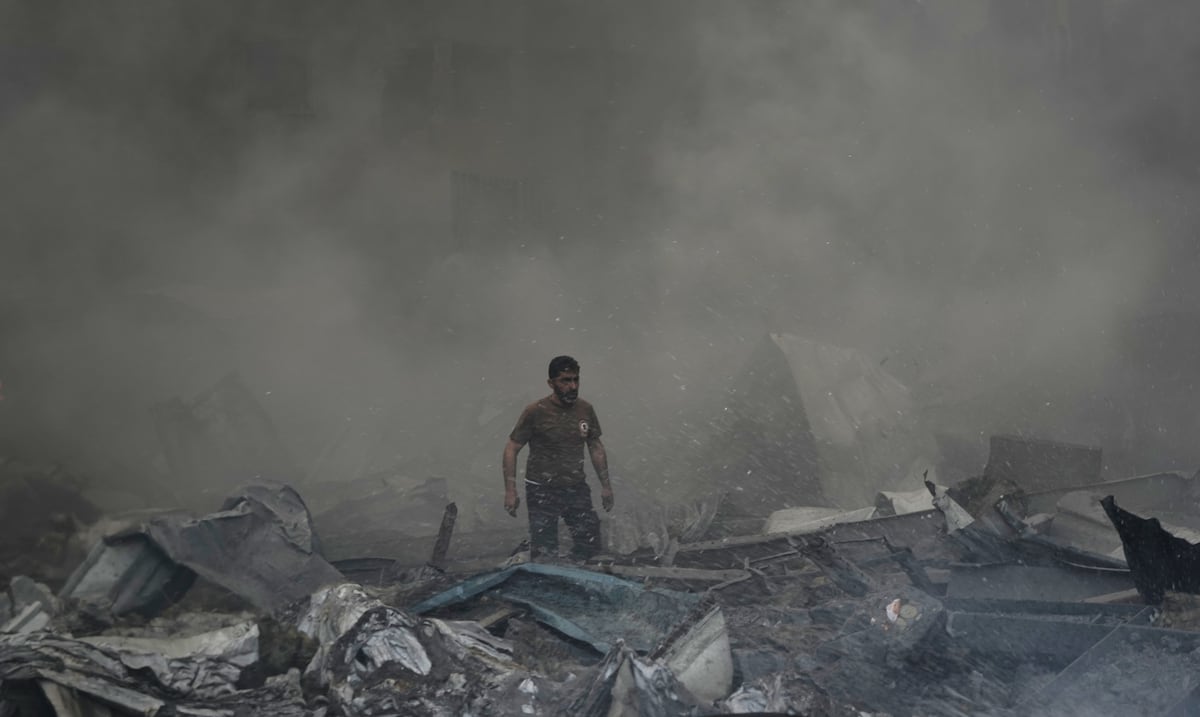 Alto el fuego pende de un hilo mientras Israel intensifica sus ataques en el Líbano e Irán vuelve a cerrar el estrecho