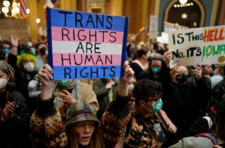 Iowa elimina protecciones locales de identidad de género tras derogar código de derechos civiles