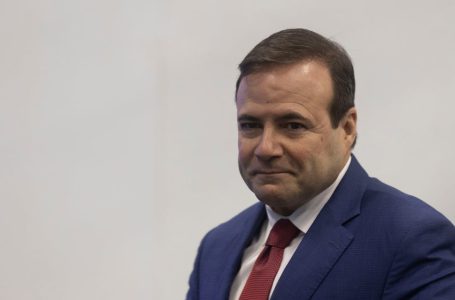 Elmer Román niega vínculo de su hijo en “mal manejo” en recogido de endosos para su candidatura