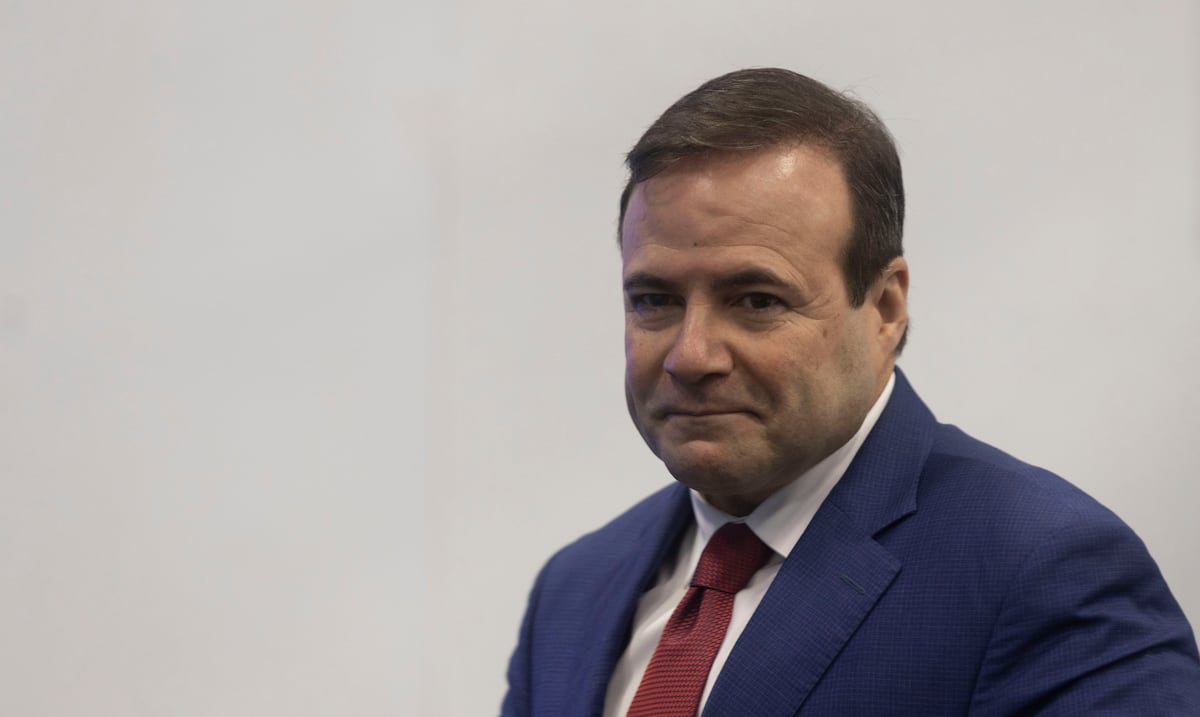 Elmer Román niega vínculo de su hijo en “mal manejo” en recogido de endosos para su candidatura