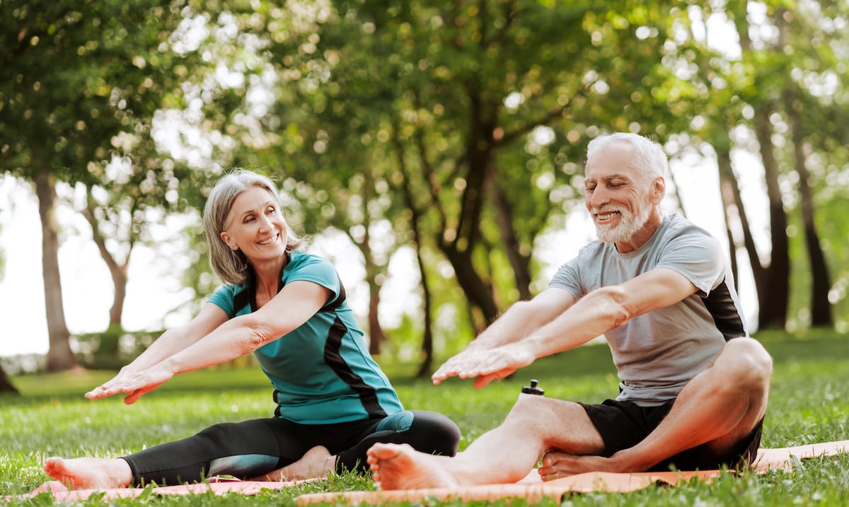 El ejercicio diario que se debe hacer a partir de los 60 años para mejorar el equilibrio y la movilidad