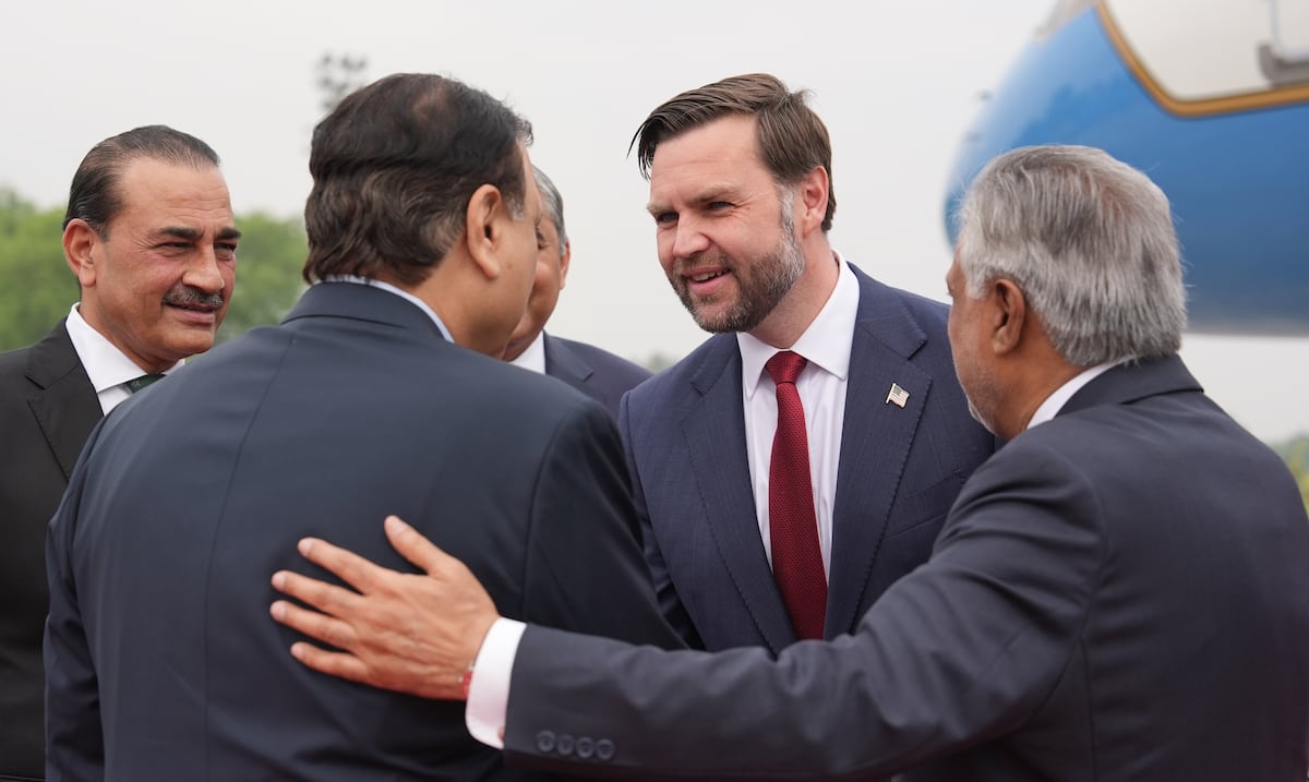 Funcionarios de Estados Unidos e Irán se reúnen con mediadores en Pakistán