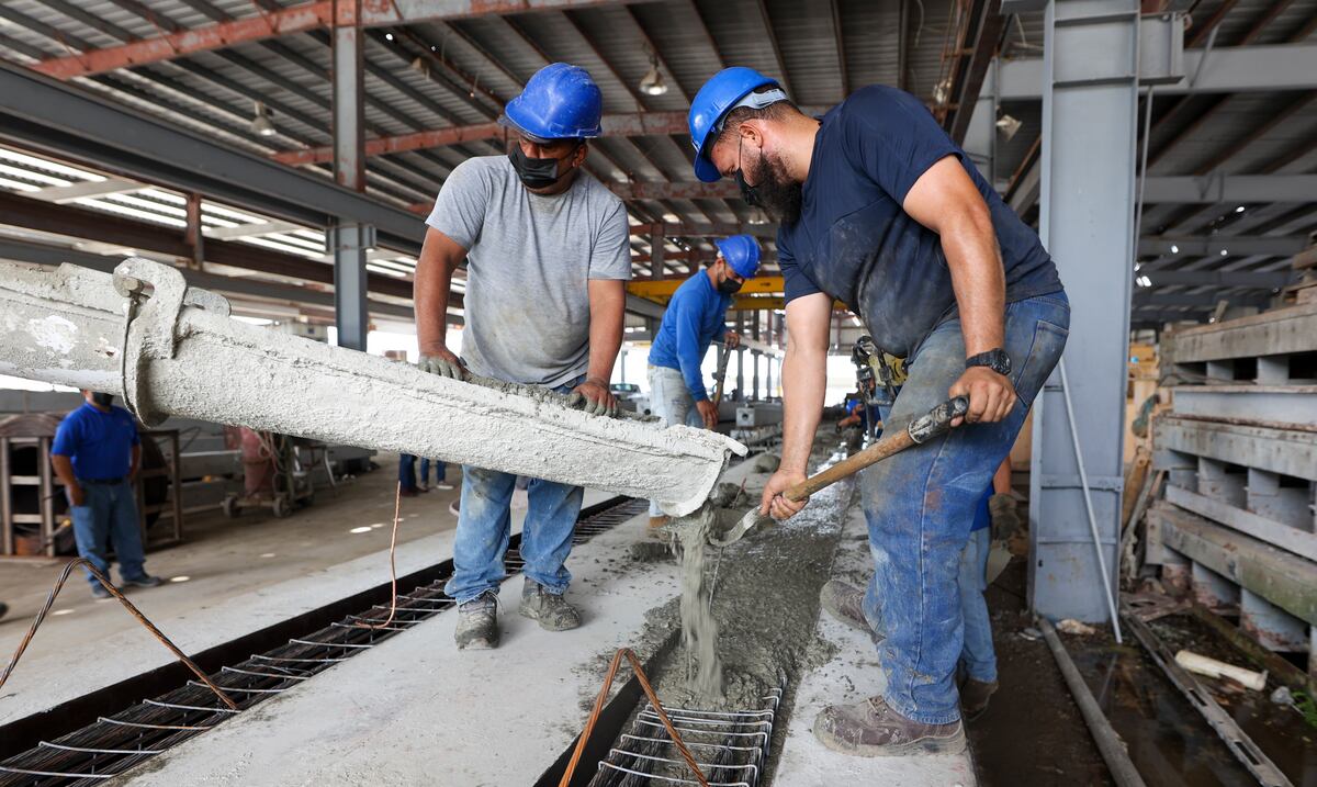 Fábrica de postes en Río Grande  innova para aportar a la reconstrucción