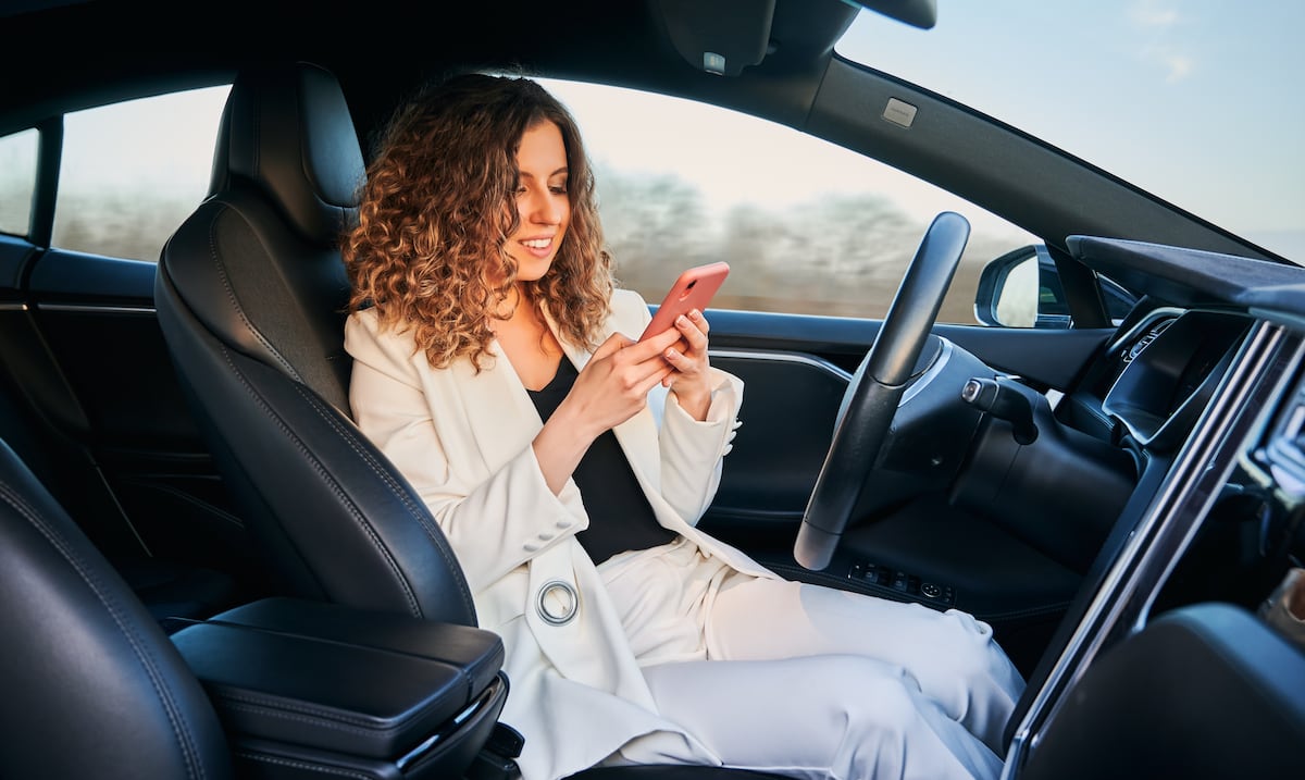 ¿Eres de los que te sientas en el auto antes o después de un largo día?