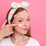 ¿Prevención o riesgo?: conoce qué está en juego con la nueva tendencia de “skincare” infantil