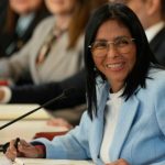 Presidenta encargada de Venezuela descarta plan de ayuda financiera tras reanudar relación con el FMI