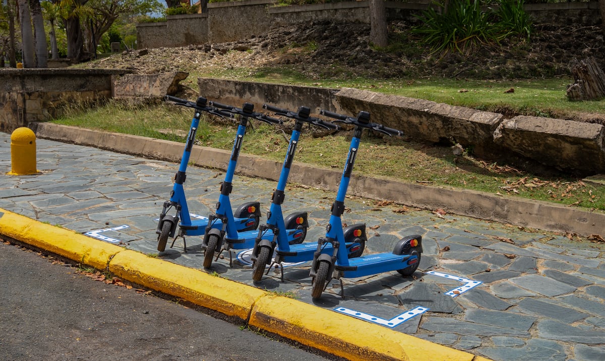 Fin a los “scooters” mal posicionados en aceras