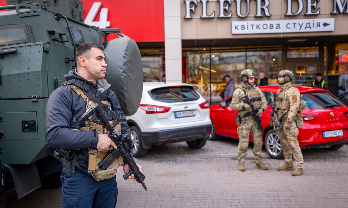 Tragedia en Ucrania: hombre mata a cinco personas y toma rehenes