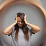 ¿Cuán crítico es un golpe en la cabeza? Un neurocirujano boricua explica los mitos y realidades después de un impacto