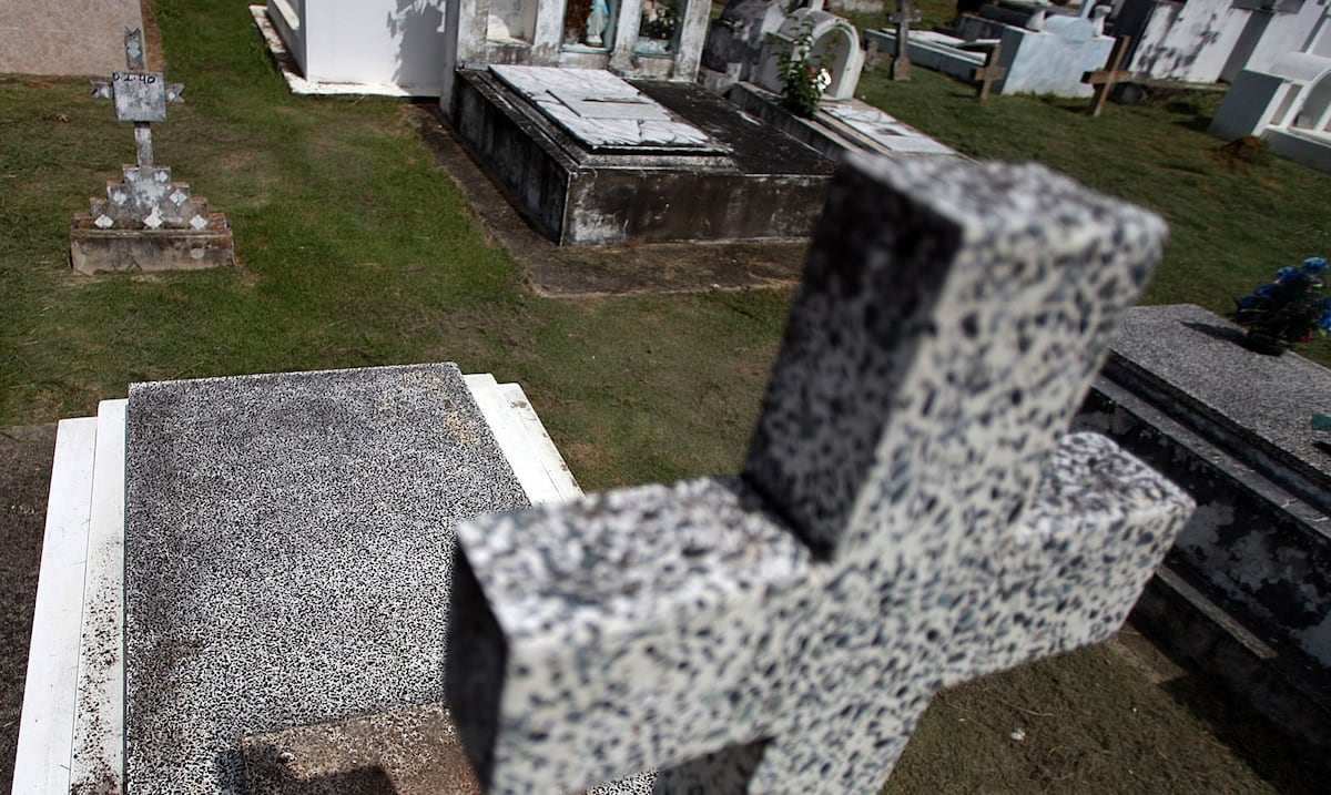 Había cuerpos de niños: detienen a dos hombres deshaciéndose de 56 cadáveres en Trinidad y Tobago