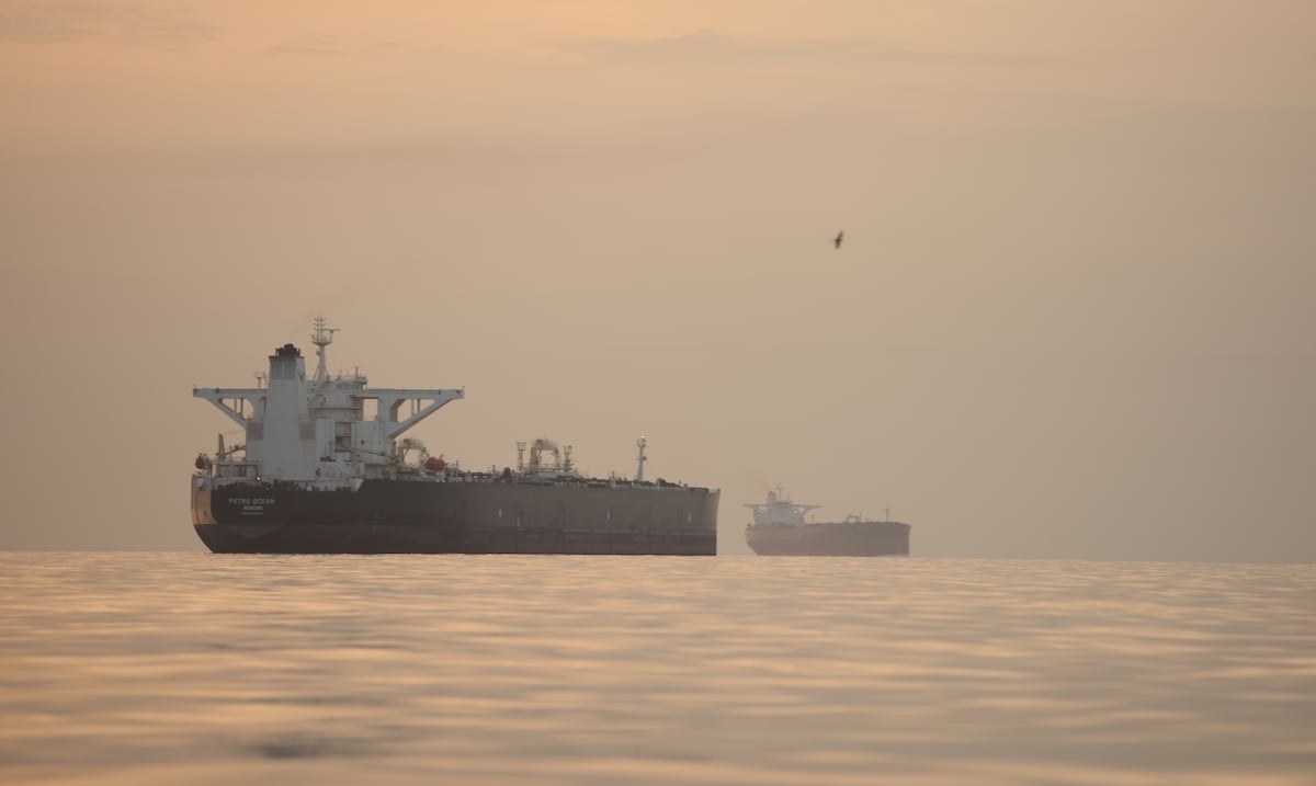 Nueva alza de precios del petróleo tras incidentes entre Estados Unidos e Irán en estrecho de Ormuz