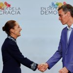 Apretón de manos entre España y México pone fin a disputa por el pasado colonial