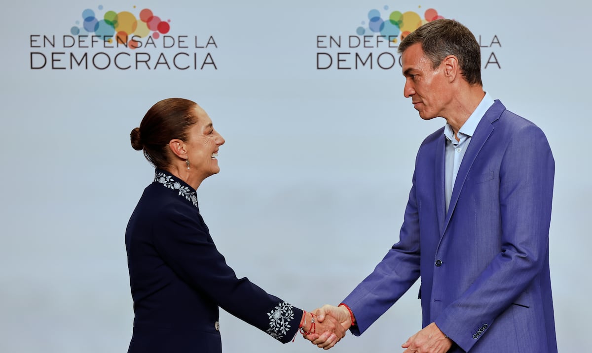 Apretón de manos entre España y México pone fin a disputa por el pasado colonial