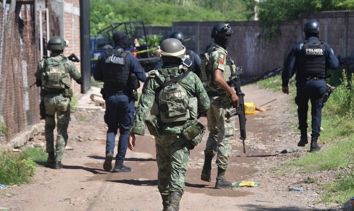 Operativo en Sinaloa deja detenidos pero México no confirma captura de hermano del Chapo