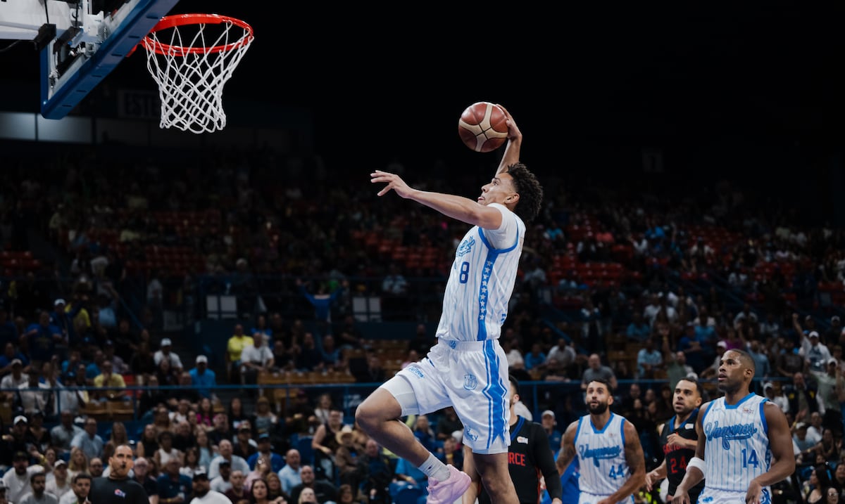 BSN: Vaqueros elevan su nivel de juego y apabullan por 22 puntos a los Cangrejeros en el “rancho”