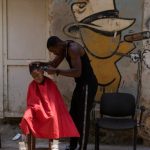 De la belleza al transporte, la falta de agua y electricidad obliga a los cubanos a modificar sus rutinas