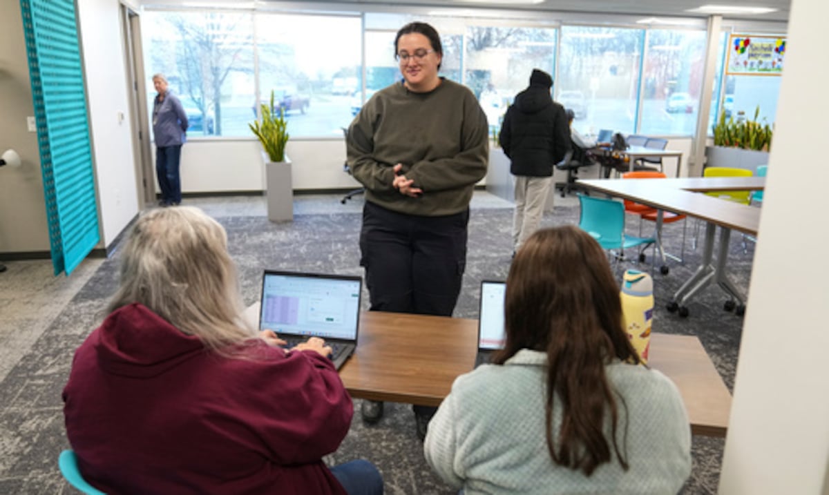 Entre lágrimas y cuentas vacías: los agentes de la TSA cuentan su experiencia trabajando sin cobrar