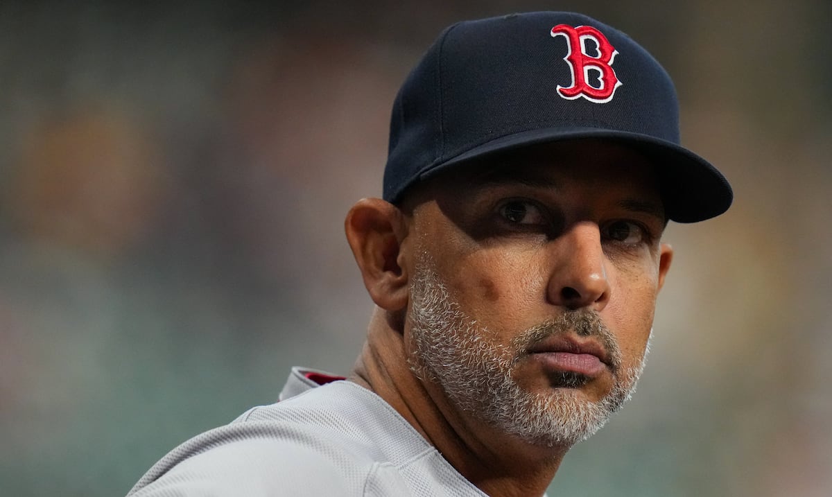Alex Cora fue despedido por los Red Sox de Boston y éste envió un mensaje: “Todo bien, bien relax”