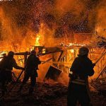 Arde otra instalación petrolera rusa; Zelensky alardea sobre el alcance de drones de Ucrania