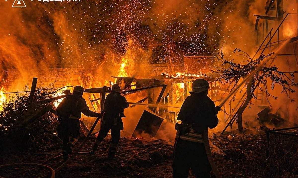 Arde otra instalación petrolera rusa; Zelensky alardea sobre el alcance de drones de Ucrania