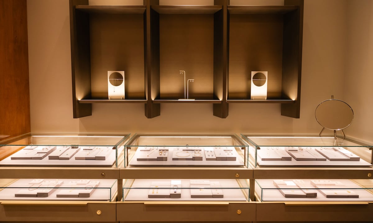 Joyas para siempre: descubre la tendencia de joyería permanente en el nuevo espacio de Aristocrazy
