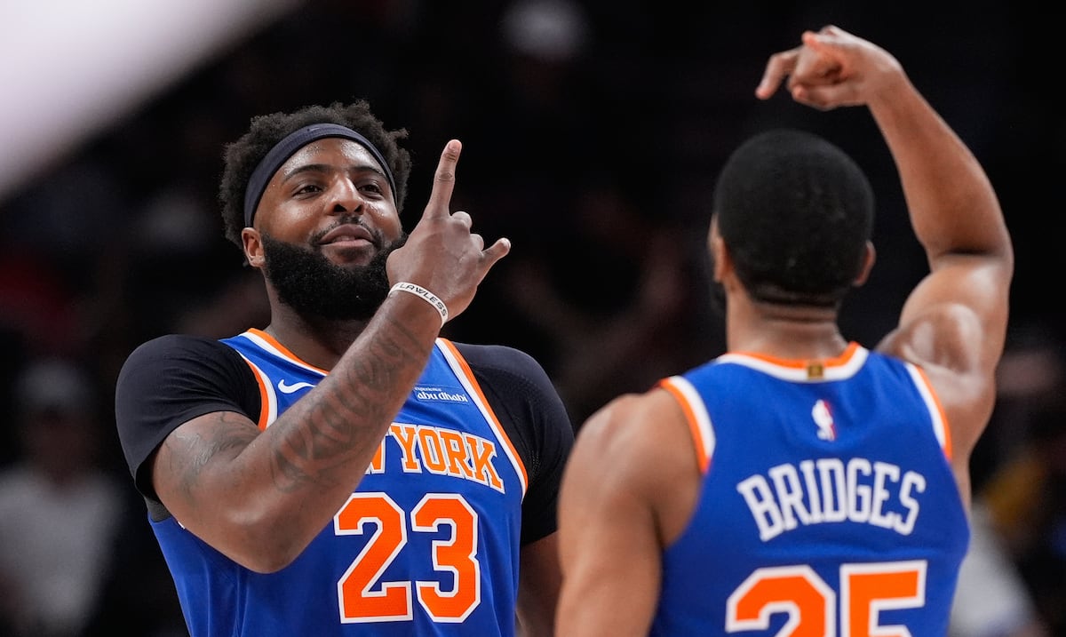 Los Knicks avanzan a la semifinal del Este de la NBA al doblegar 140-89 a los Hawks en el sexto encuentro