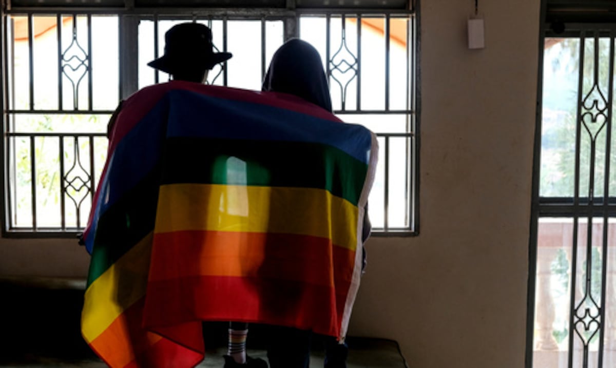 Dos mujeres son arrestadas en Uganda tras presuntamente besarse en público