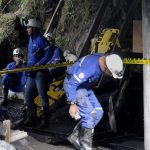 Explosión deja a 12 mineros atrapados en una mina de carbón en Colombia