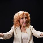 Sara Pastor lanza su primer libro “Las mujeres no caducan”, una invitación a romper etiquetas