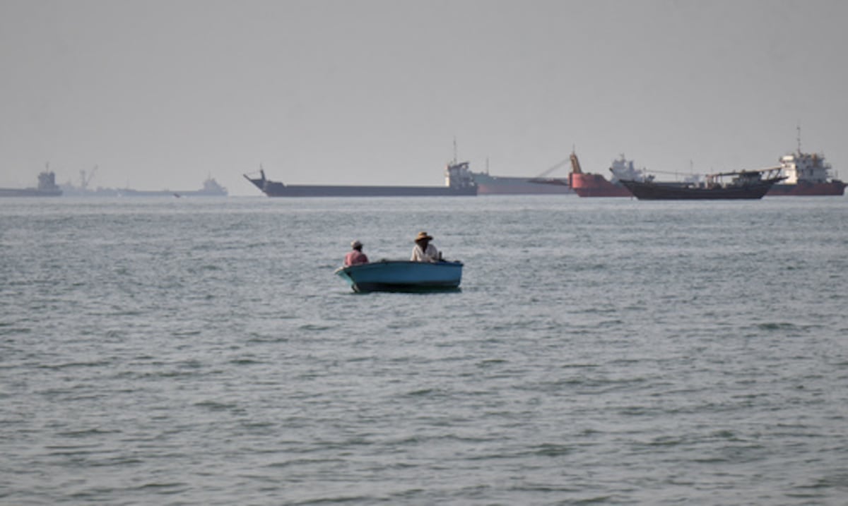 Incautan un barco frente a la costa de Emiratos Árabes Unidos y que se dirige a Irán