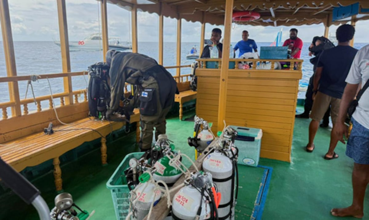 Recuperan los últimos 2 cuerpos de italianos muertos en cueva submarina en Maldivas