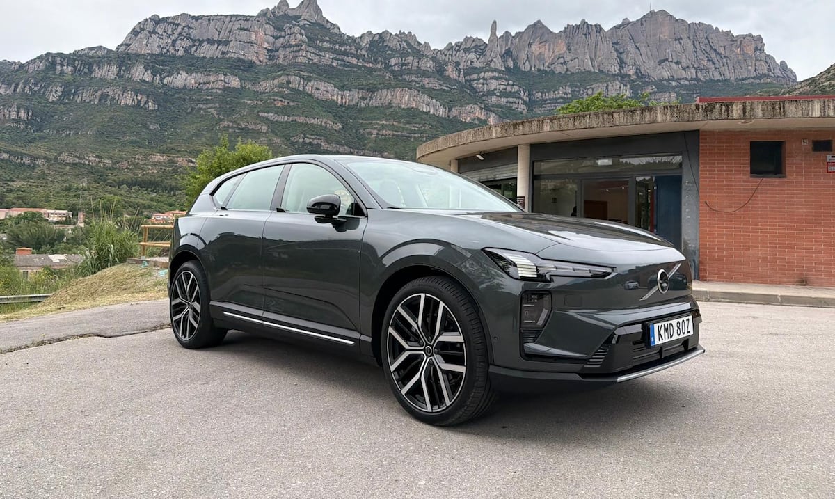 Volvo EX60: la SUV eléctrica que rinde 400 millas y conversa contigo gracias a la IA