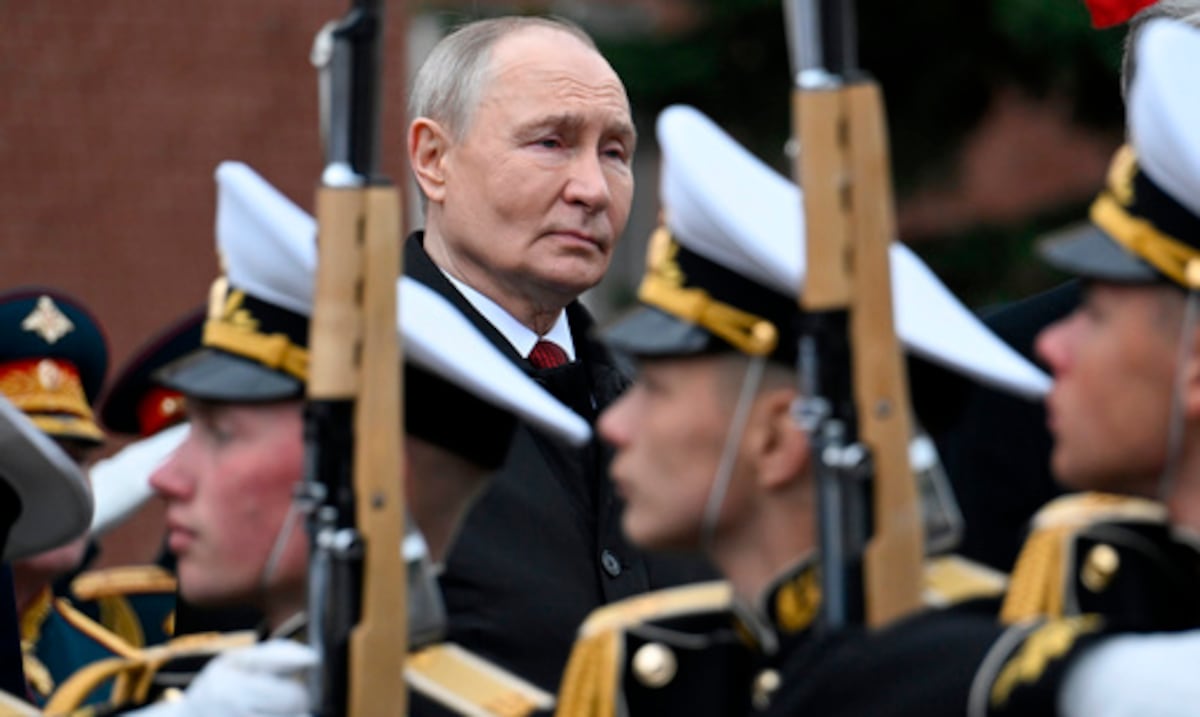 Sin avances en la guerra en Ucrania y con luchas internas en el gobierno: ¿se debilita la figura de Vladimir Putin?