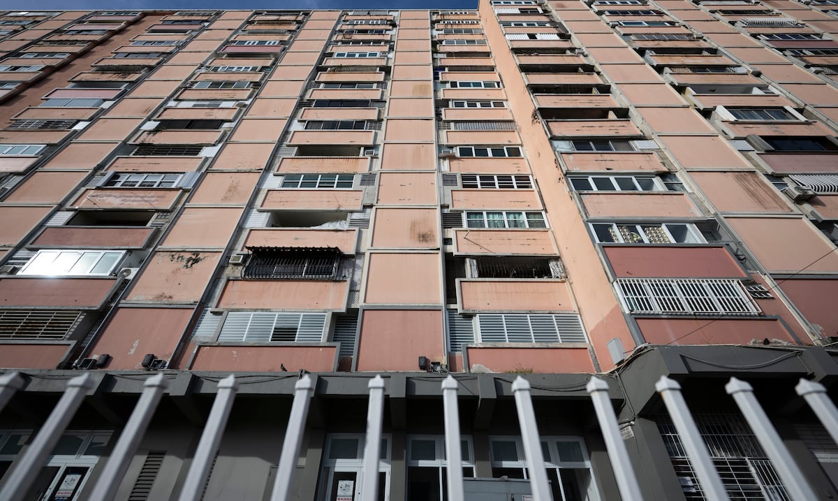 En imágenes: en evidencia el deterioro de un condominio en Santurce