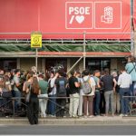 La policía de España registra la sede del Partido Socialista del presidente Pedro Sánchez