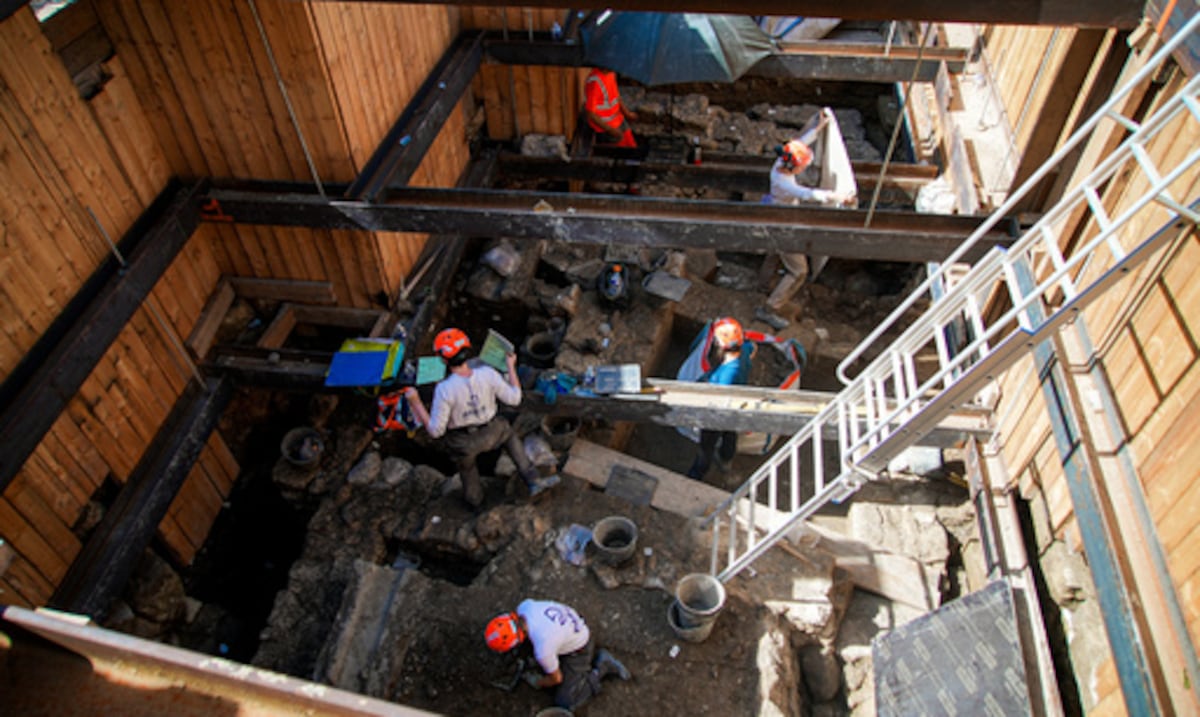 Bajo la catedral de Notre Dame, una excavación revela 1,700 años de historia