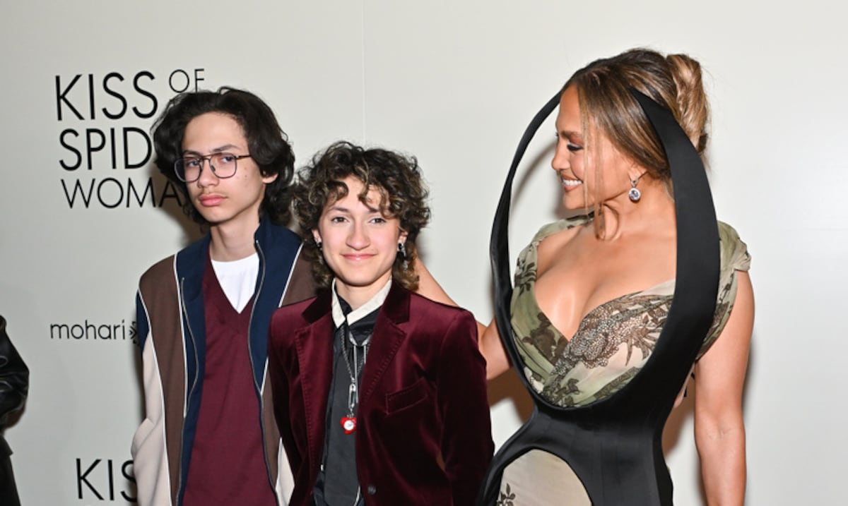 Hija de JLo y Marc Anthony estrena nuevo nombre en su ceremonia de graduación