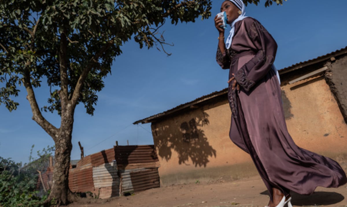 Uganda cierra su frontera con Congo ante el aumento de casos de una extraña variante del ébola