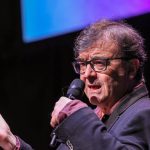 El escritor Javier Cercas analiza el rol de la literatura en la vida moderna: “Es un antídoto contra el fanatismo, la intolerancia y el sectarismo”