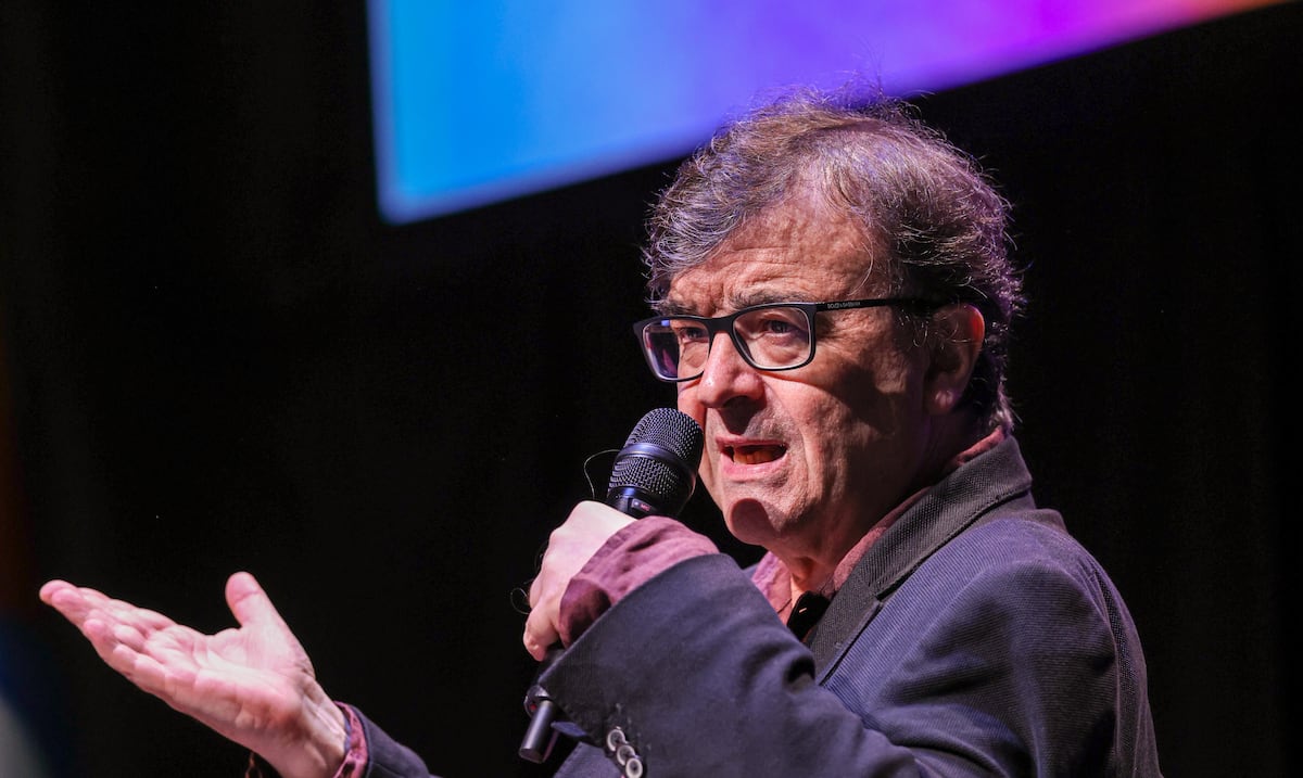 El escritor Javier Cercas analiza el rol de la literatura en la vida moderna: “Es un antídoto contra el fanatismo, la intolerancia y el sectarismo”