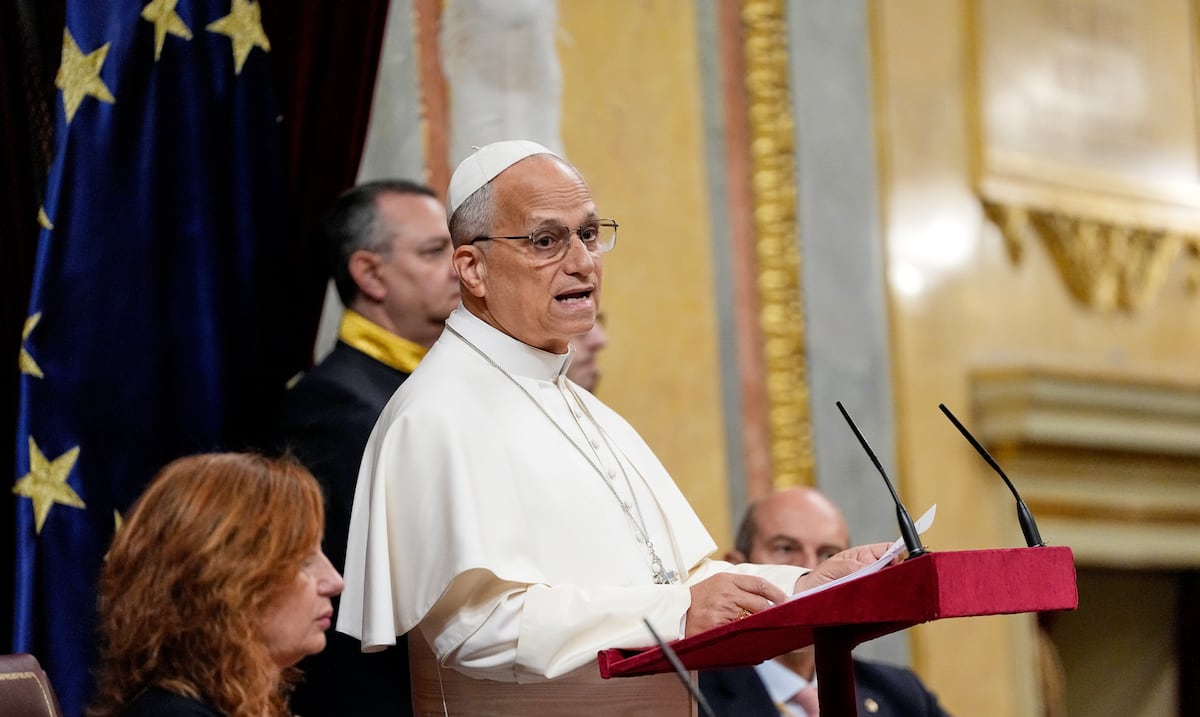 ¡Curioso error! IA confunde a León XIV y le responde como si aún fuera el papa Francisco